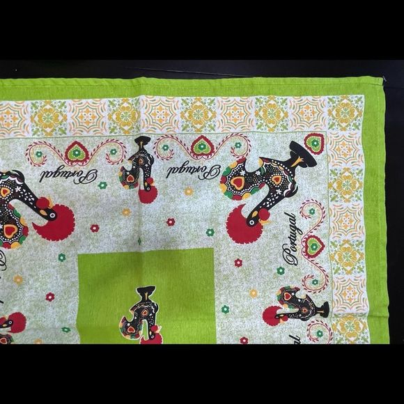 Vintage unused Portugal table topper - vintage linens - Picture 2 of 11